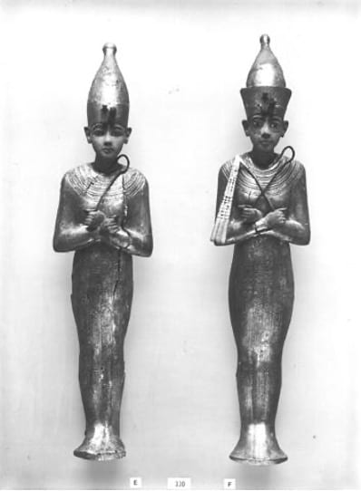 Fig. 8. 330e (on the left, wears the Hedjet crown), and 330f (on the right, wears the Pschent crown).