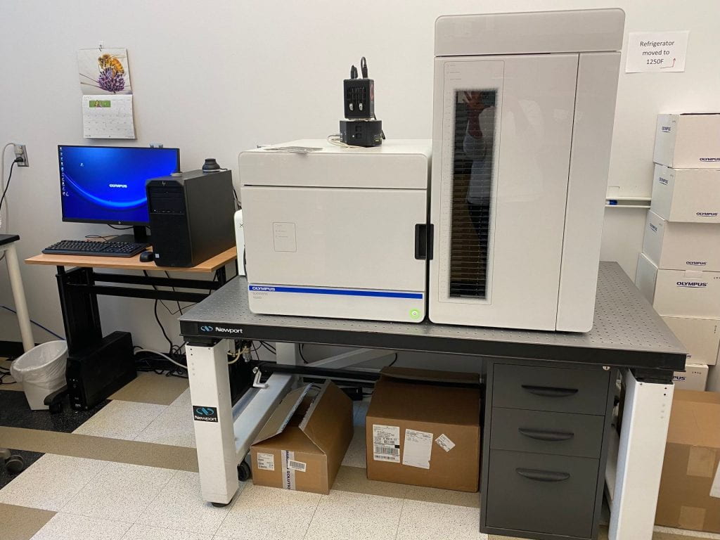 Image of the Olympus VS200 whole slide scanner and computer work station in KCBD 1250E