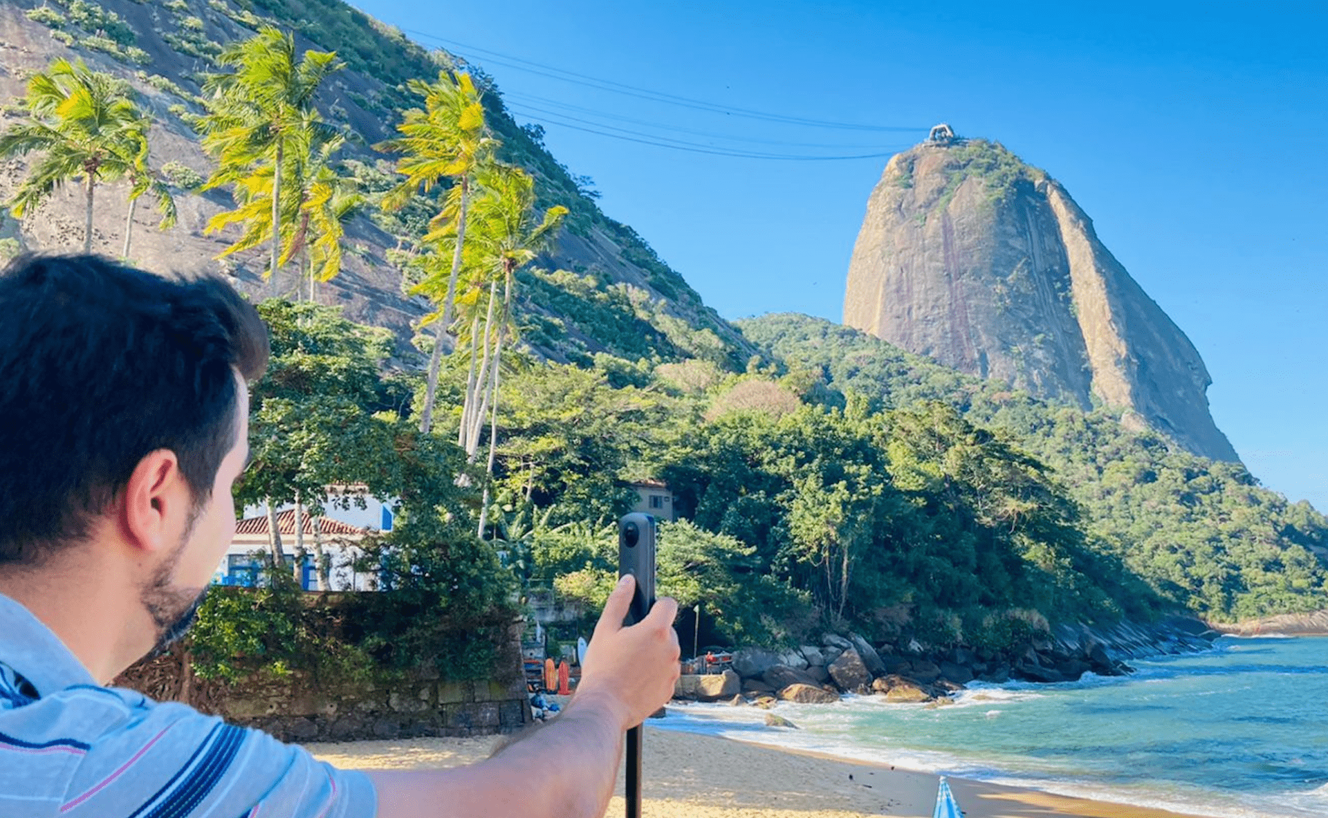 Dr. Saccomani captures Pão de Açúcar and Praia Vermelha with the 360 camera